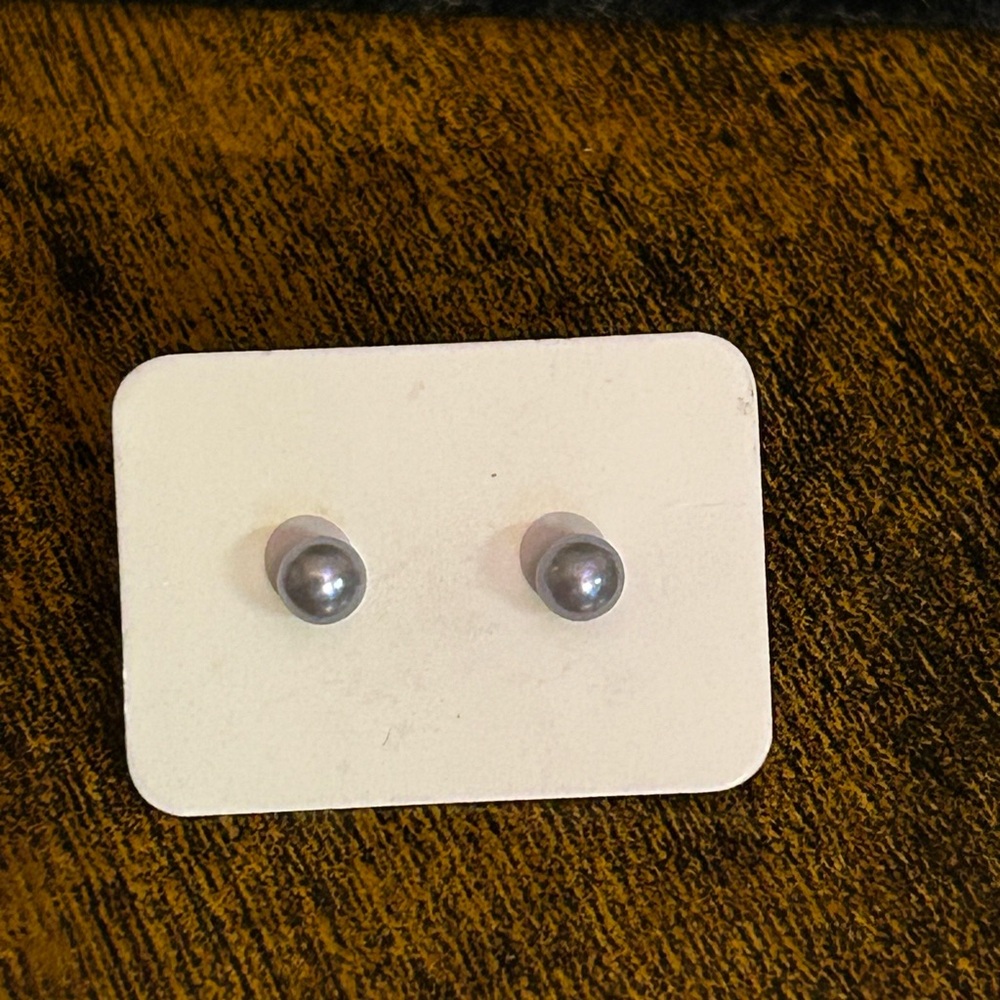 ❤️⭐ Silver Tone Pearl Earrings - Picture 2 of 5